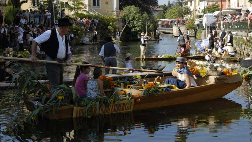 Marknad i Isle-sur-la Sorge