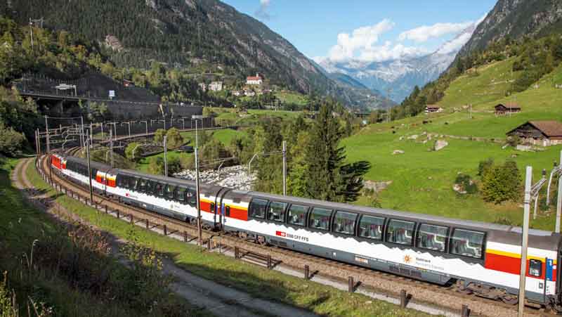 Schweiz -frn svajande palmer till magiska berg